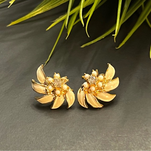 Vintage Signed H.S.K Ivory Stripe Enamel Gold Brooch and Earrings - Picture 6 of 10